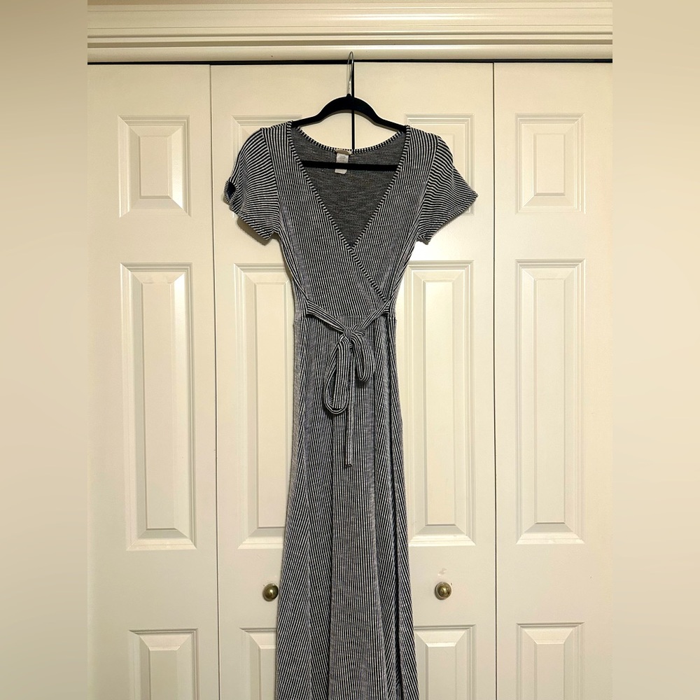 Caution to the Wind midi body con dress. Size S.